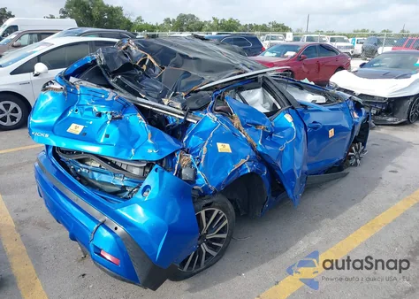 2021 Nissan Kicks Sv Xtronic Cvt z USA, uszkodzony, nr VIN 3N1CP5CVXML514477